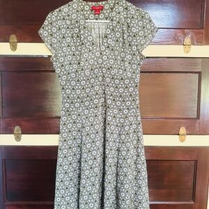 SUNDANCE Silk Dress, Size 6, knee length, cap-sleeve, floral & geometric pattern